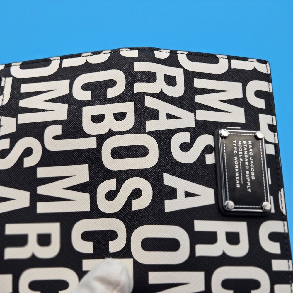 Marc Jacobs Black and White Logo Wallet - Picture 5 of 6